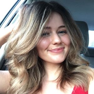 Meet your Posher, Caitlin